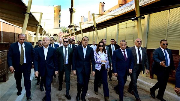 رئيس الوزراء يفتتح