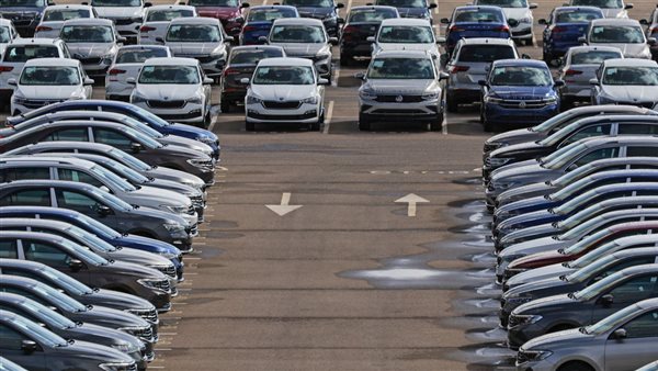كيف تحولت أزمة السيارات