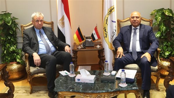 وزير الصناعة والنقل