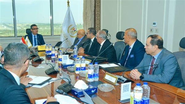 وزير التموين يبحث