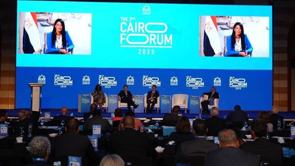 وزيرة التخطيط تشارك