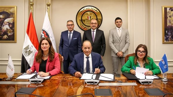 جانب من توقيع الاتفاقية