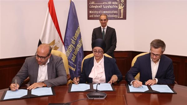 وزير الاتصالات وتكنولوجيا