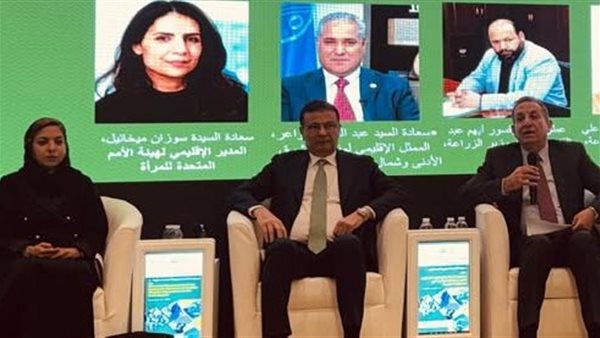 وزير الزراعة يستعرض