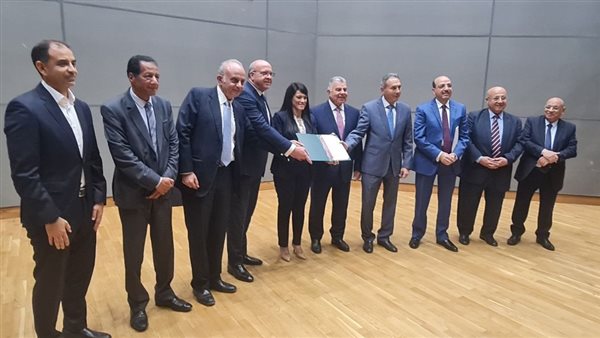 المشاط تحتفل بحصول