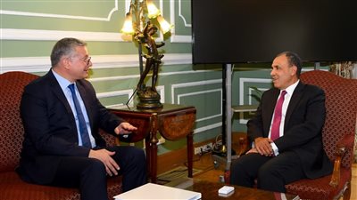 الخارجية والبترول تنسقان الجهود لجذب رؤوس أموال أجنبية وتعزيز أمن الطاقة الإقليمي