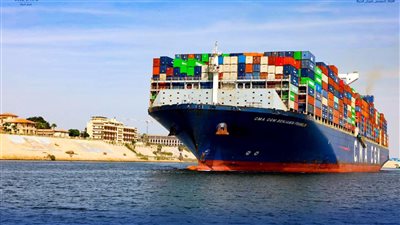 قناة السويس تشهد عبور أكبر سفينة حاويات منذ عامين