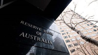 البنك المركزي الأسترالي يدرس 3 عوامل قد تغير مسار السياسة النقدية