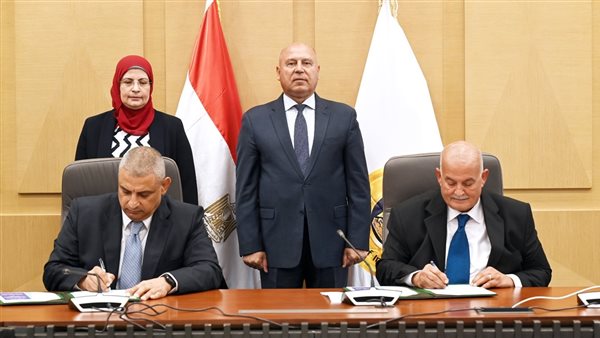 توقيع عقد بين القاهرة