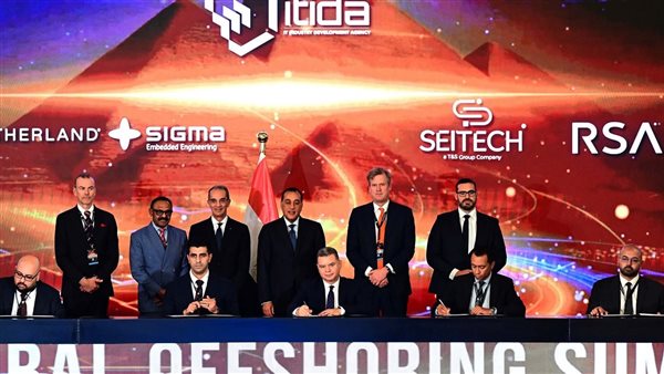 جانب من توقيع اتفاقيات