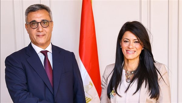 وزيرة التخطيط والسفير