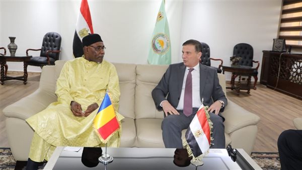 وزير الزراعة يستقبل