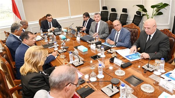 جانب من اجتماع وزير