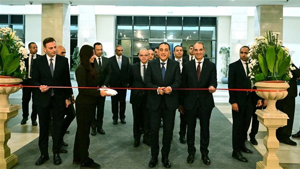 رئيس الوزراء يفتتح