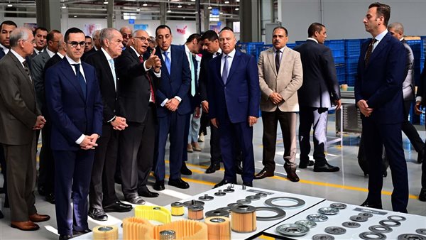 مدبولي يتفقد مصنع