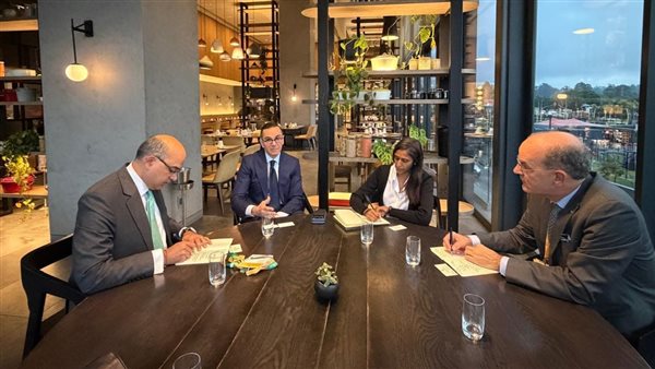 جانب من لقاء وزير