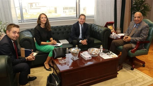 وزير الكهرباء يلتقي