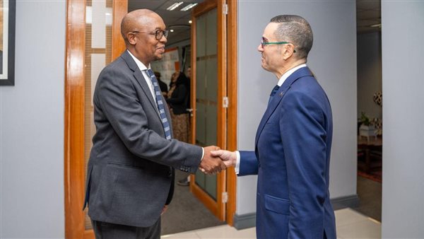 الخطيب يلتقي وزير