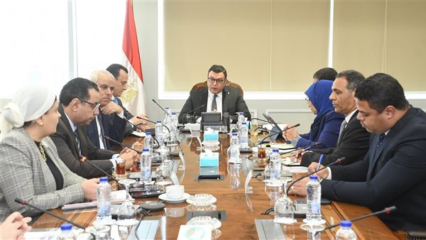 وزير الإسكان يتابع