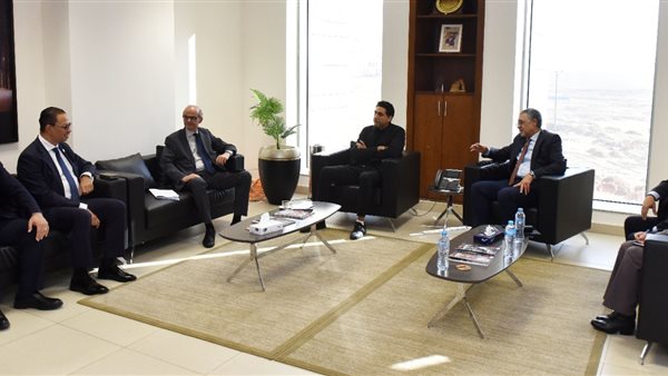 هيبة يلتقي المدير