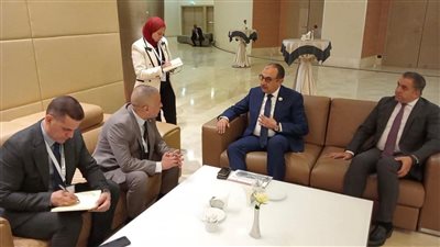 وزير قطاع الأعمال يبحث مع مؤسسة تطوير صناعة السيارات الجزائرية التعاون بمجال المركبات 