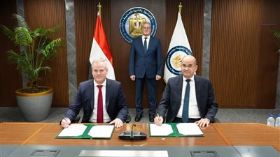 أول مشروع من نوعه.. وزير البترول والثروة المعدنية يشهد توقيع عقد رخصة إنتاج وقود الطائرات المستدام