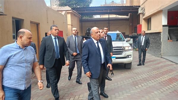 وزير الكهرباء والطاقة