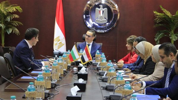 جانب من اجتماع وزير