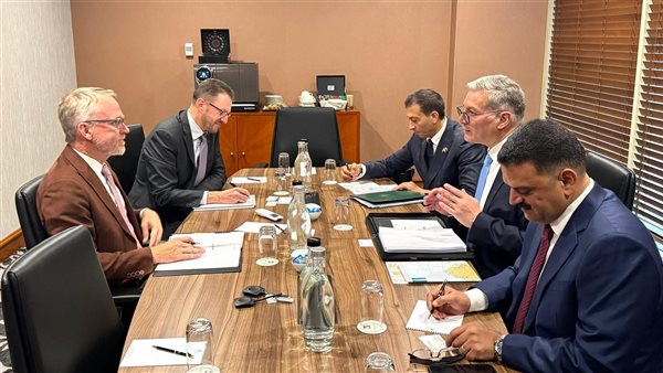 وزير البترول يبحث