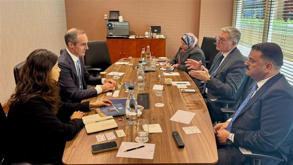 وزير البترول يبحث