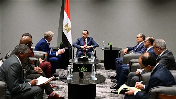 مدبولي يلتقي مسئولي