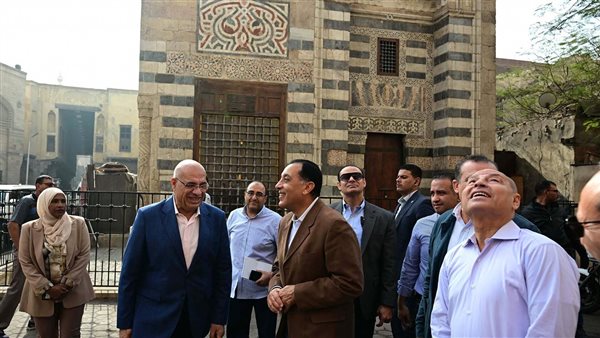 مدبولي يتفقد أعمال