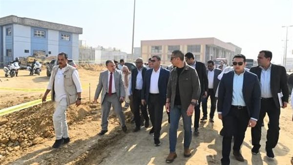 وزير الإسكان ومحافظ