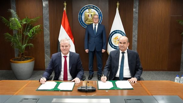 جانب من توقيع اتفاقية