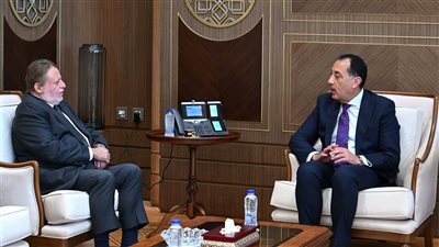 رئيس الوزراء يلتقي محافظ البنك المركزي لبحث آليات تعزيز الاستقرار المالي والنقدي