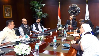 الهيئة العامة للاستثمار تبحث إنشاء مجمع صناعي للغزل والنسيج باستثمارات 100 مليون دولار