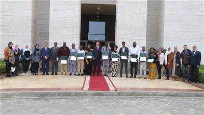 وزير الزراعة يسلم شهادات التخرج لمتدربين أفارقة في ختام برنامج تدريبي لإنتاج تقاوي الأرز