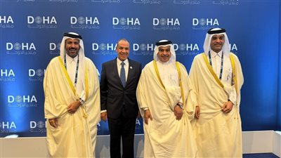 وزير الخارجية يلتقي وزراء المالية والتجارة والصناعة والمواصلات في دولة قطر