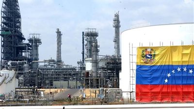 ضغوط ترمب تعصف بقطاع النفط الفنزويلي وتلوّح بتوقف الآبار