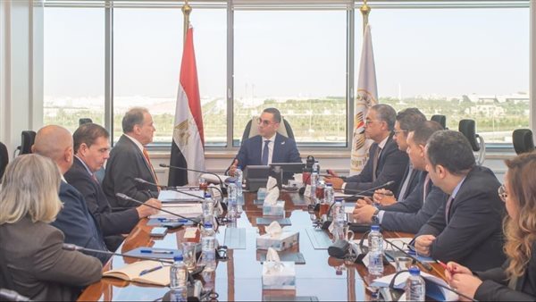 وزير الاستثمار يلتقي