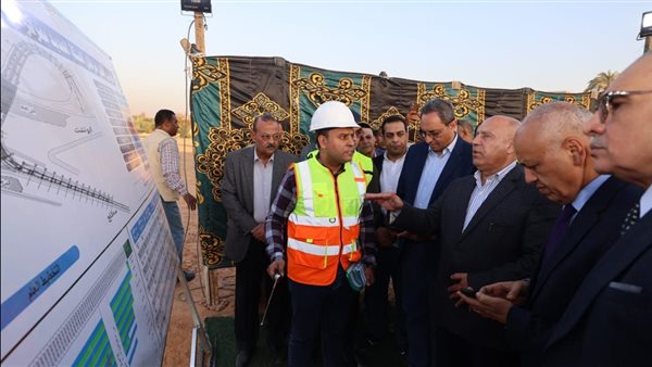 وزير الصناعة يتفقد