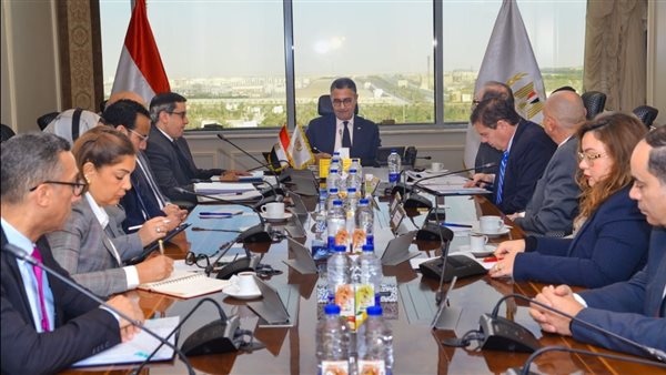 وزير التموين يبحث