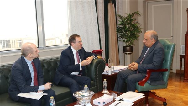 وزير الكهرباء يستقبل