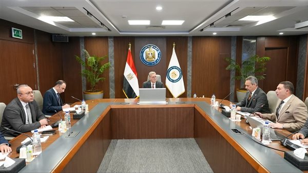 جانب من اجتماع وزير