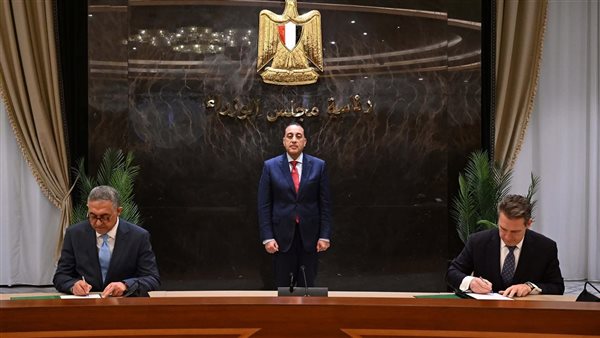 جانب من توقيع اتفاقيات