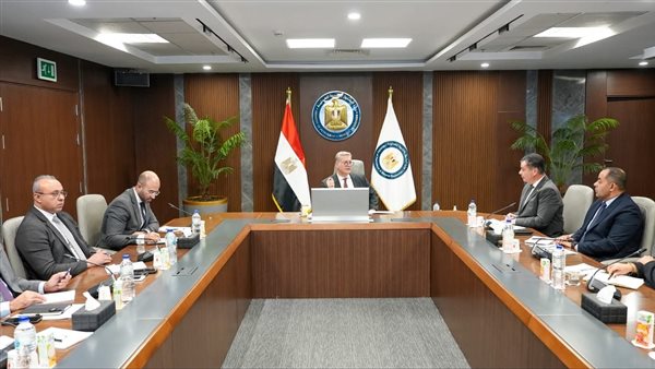 جانب من اجتماع وزير