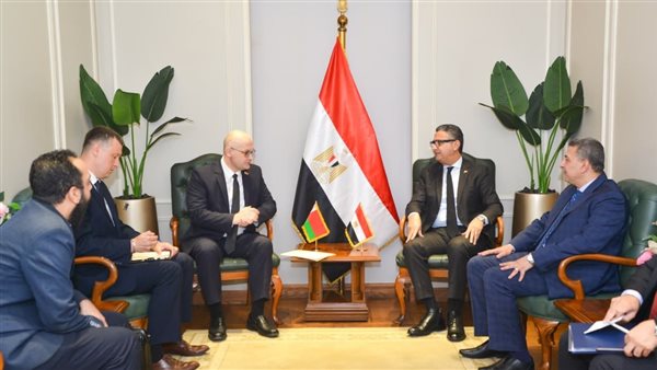 وزير التموين يجتمع