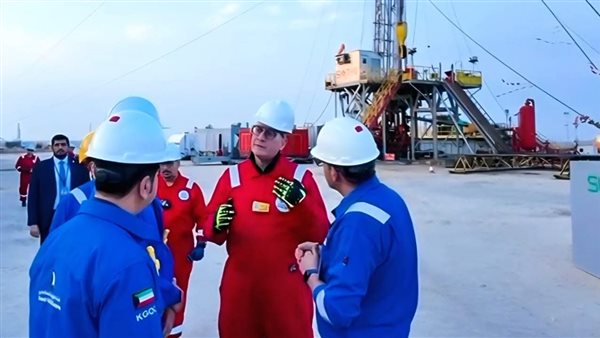 وزير البترول يلتقي