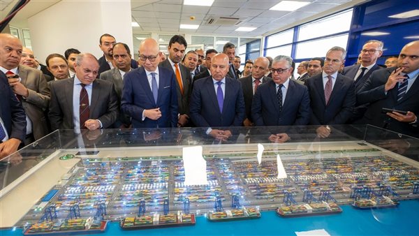 رئيس الوزراء للتنمية الصناعية ورئيس اقتصادية قناة السويس    