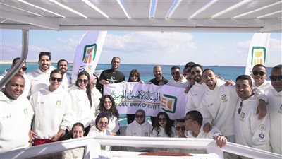 البنك الأهلي المصري ينظم مبادرة لتنظيف شاطئ جزيرة مجاويش لحماية البيئة البحرية